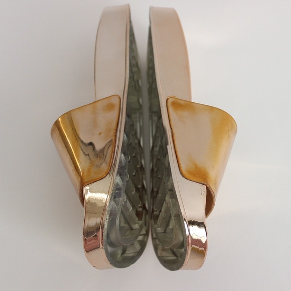 🎉2X HP🎉 Rose Gold Metallic Slides Sandals - Picture 8 of 9